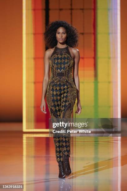 Cindy Bruna walks the runway during the Balmain Festival V02 Womenswear Spring/Summer 2022 show as part of Paris Fashion Week at La Seine Musicale on...