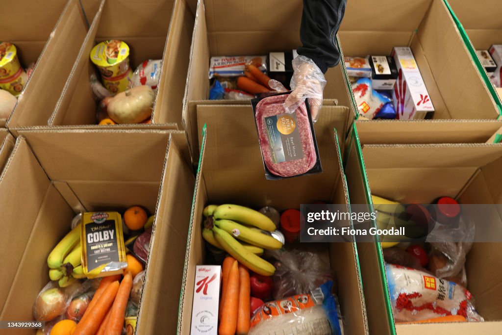 Community Health And Fitness Group Distribute Food Packages To Aucklanders In Need During Lockdown