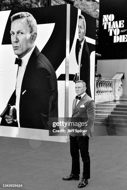 Daniel Craig attends the World Premiere of "NO TIME TO DIE" at the Royal Albert Hall on September 28, 2021 in London, England.