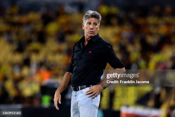 Renato Gaúcho head coach of Flamengo looks on during a semifinal second leg match between Barcelona SC and Flamengo as part of Copa CONMEBOL...