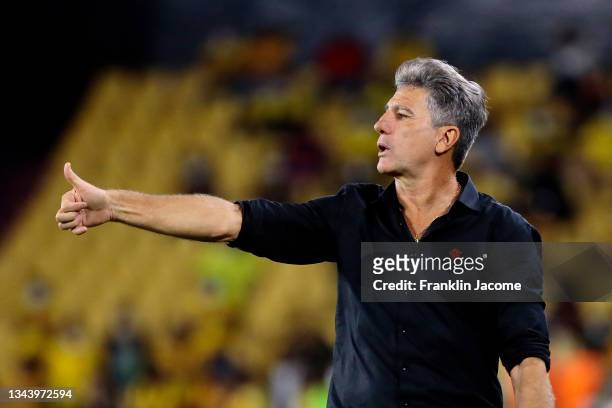 Renato Gaúcho head coach of Flamengo gestures during a semifinal second leg match between Barcelona SC and Flamengo as part of Copa CONMEBOL...