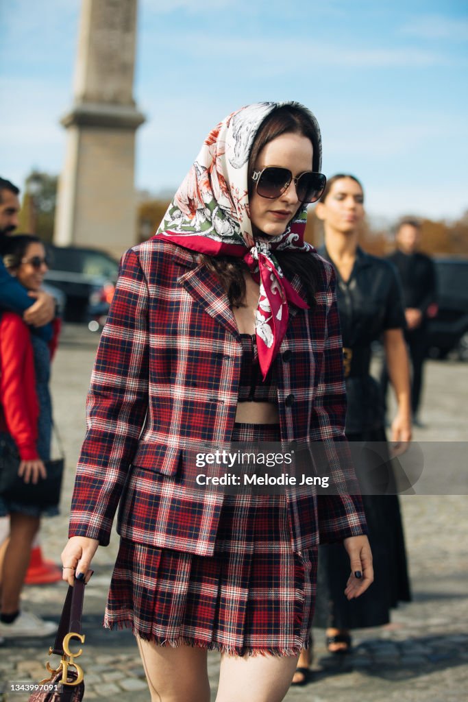 Street Style : Day Two -  Paris Fashion Week - Womenswear Spring Summer 2022