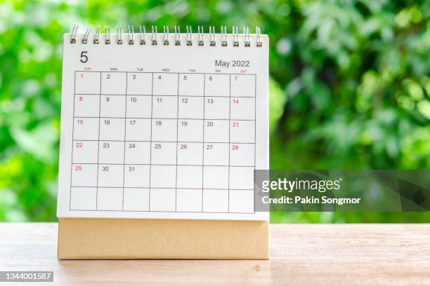 may month, calendar desk 2022 for organizer to planning and reminder on wooden table with green nature background. - may - fotografias e filmes do acervo