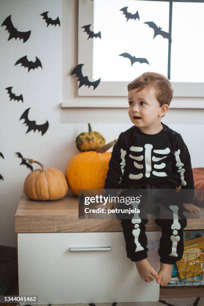 halloween with toddler - halloween covid stock pictures, royalty-free photos & images