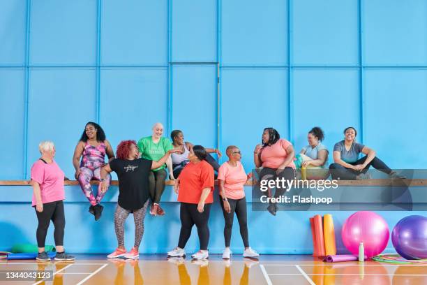 group of friends at a fitness class - senior sport stock pictures, royalty-free photos & images