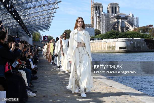Models walk the runway during the Chloe Womenswear Spring/Summer 2022 show as part of Paris Fashion Week on September 30, 2021 in Paris, France.