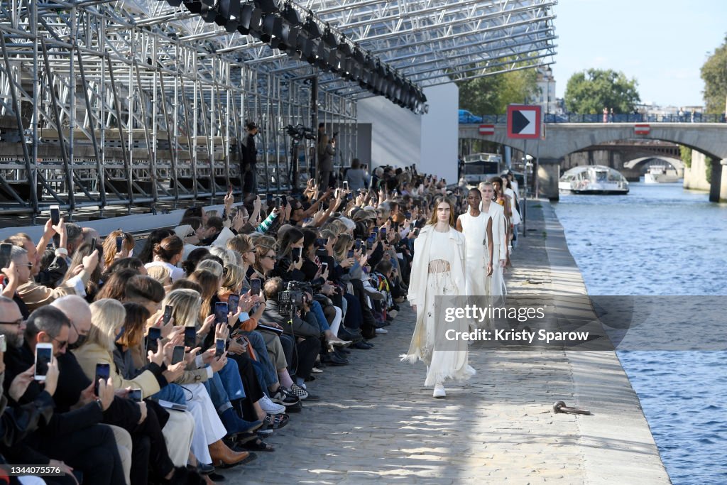 Chloe : Runway - Paris Fashion Week - Womenswear Spring Summer 2022
