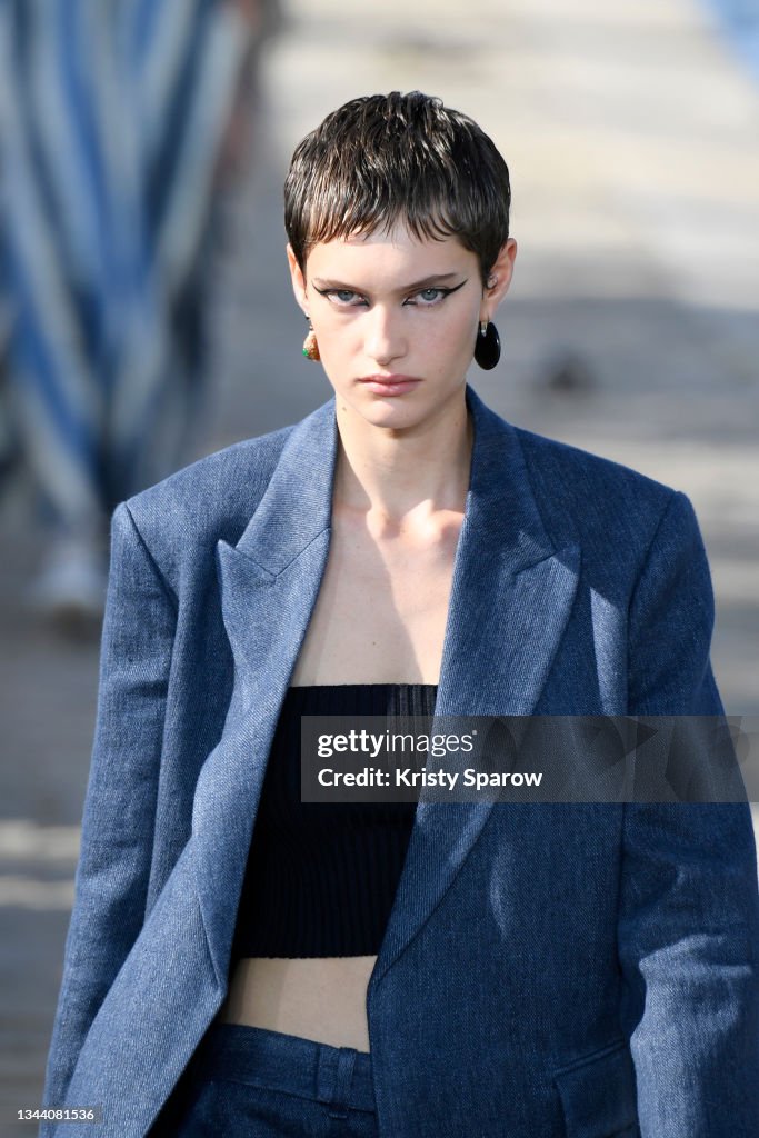 Chloe : Runway - Paris Fashion Week - Womenswear Spring Summer 2022