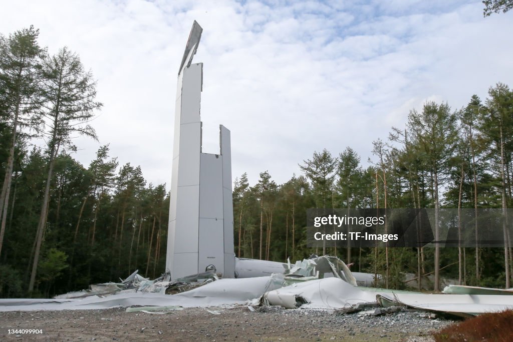 239-Meter-Tall Wind Turbine Collapses Near Haltern