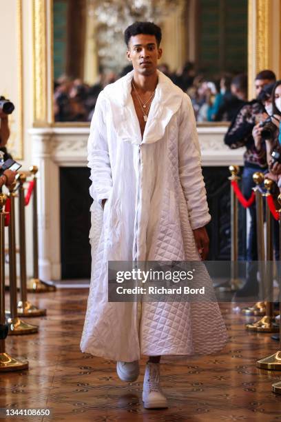 Model walks the runway for Balinx during the Flying Solo Womenswear Spring/Summer 2022 show as part of Paris Fashion Week on September 30, 2021 in...