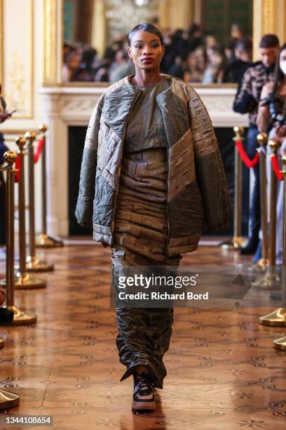 Model walks the runway for Balinx during the Flying Solo Womenswear Spring/Summer 2022 show as part of Paris Fashion Week on September 30, 2021 in...