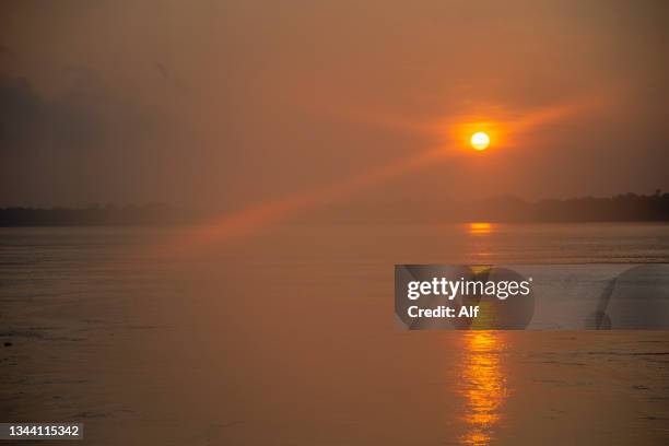 dawn on the ganges, the holy river of varanasi, india, varanassi, uttar pradesh, india - reflection water india stock pictures, royalty-free photos & images