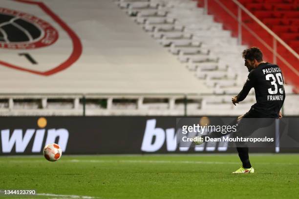 Goncalo Paciencia of Eintracht Frankfurt scores their side's first goal from the penalty spot during the UEFA Europa League group D match between...