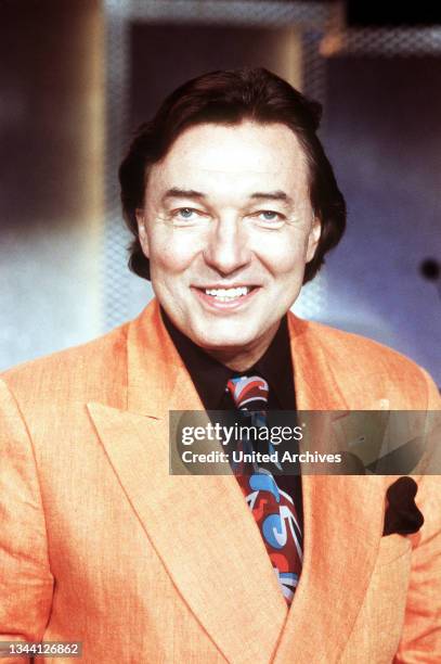 Sänger KAREL GOTT zu Gast in der Musiksendung MUSIKANTENSTADL IN CHINA, um 1999.