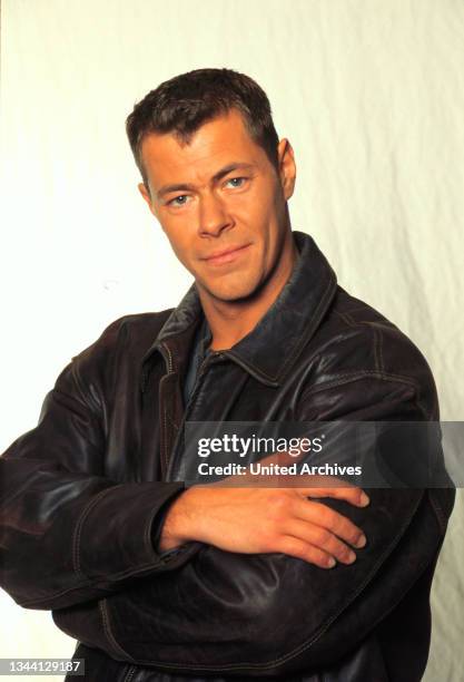 Porträt des Schauspieler SVEN MARTINEK als Max Zander für die Fernsehserie DER CLOWN, 1998.