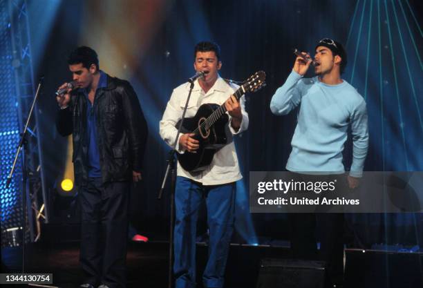 Amerikanische Pop-Gruppe: Marty Cintron und die Zwillinge Ariel und Gabriel Hernandez, hier bei einem TV-Auftritt circa 1998.