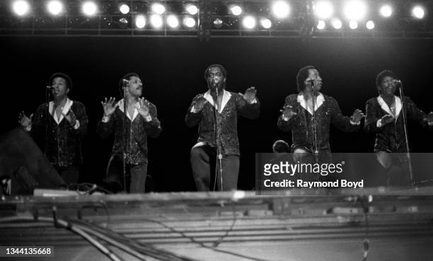 Singers Richard Street , Ron Tyson , Otis Williams , Melvin Franklin and Ali-Ollie Woodson of The Temptations performs at the Auditorium Theatre in...