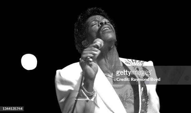 Singer Ali-Ollie Woodson of The Temptations performs at the Auditorium Theatre in Chicago, Illinois in 1986.