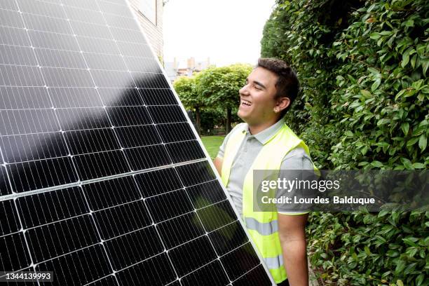 construction worker installing solar panels - solar panel installation stock pictures, royalty-free photos & images