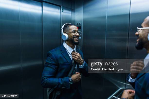 commencez votre journée avec une attitude positive - attacher photos et images de collection