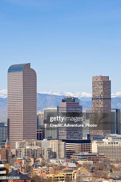 vue sur le panorama de denver, dans le colorado - denver photos et images de collection