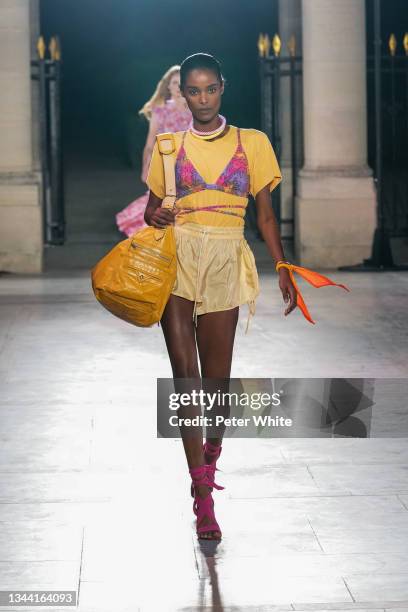 Model walks the runway during the Isabel Marant Womenswear Spring/Summer 2022 show as part of Paris Fashion Week on September 30, 2021 in Paris,...