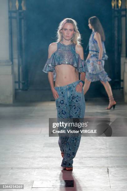 Model walks the runway during the Isabel Marant Ready to Wear Spring/Summer 2022 fashion show as part of the Paris Fashion Week on September 30, 2021...