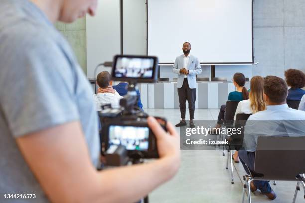 semiar de negócios no centro de convenções - câmera de conferência - fotografias e filmes do acervo