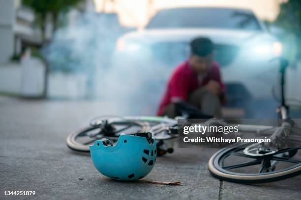 bicycle accident - gory car accident photos stock pictures, royalty-free photos & images