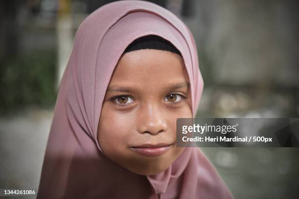 cute little muslim girl,bali,indonesia - heri mardinal stock pictures, royalty-free photos & images