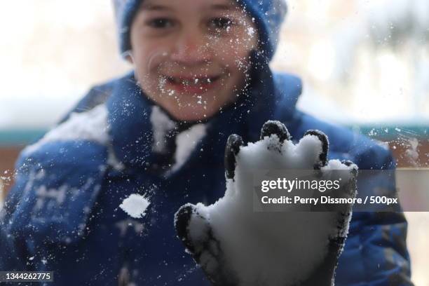 portrait of smiling boy playing in snow,gatlinburg,tennessee,united states,usa - gatlinburg winter stock pictures, royalty-free photos & images