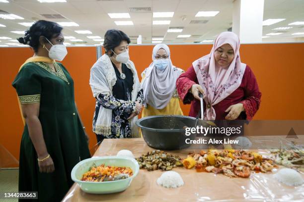 retirement party in office - employee engagement mask stock pictures, royalty-free photos & images