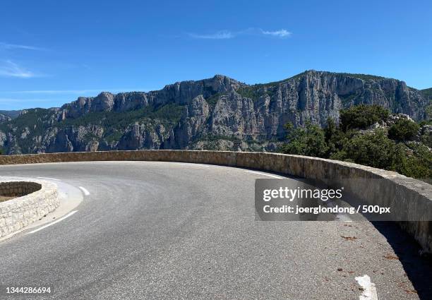 empty mountain road in the qinghai-tibet plateau in western china,aiguines,france - cote d azur ストックフォトと画像