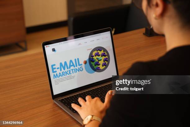 Laptop Inbox Photos and Premium High Res Pictures - Getty Images