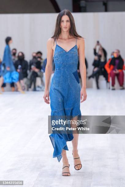 Model walks the runway during the Loewe Womenswear Spring/Summer 2022 show as part of Paris Fashion Week on October 01, 2021 in Paris, France.