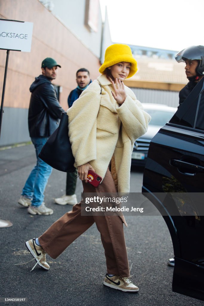 Street Style : Day Four - Paris Fashion Week - Womenswear Spring Summer 2022