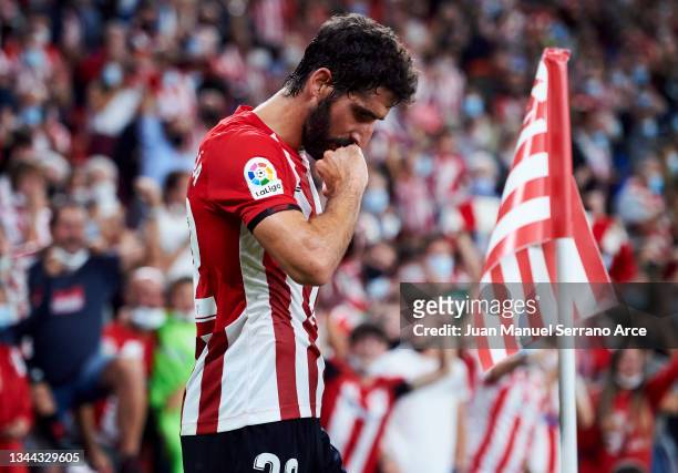 Raul Garcia of Athletic Club celebrates after scoring goal during the Laliga Santander match between Athletic Club and Deportivo Alaves at San Mames...