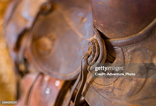 leather western horse saddle closeup detail - horse saddle stock pictures, royalty-free photos & images