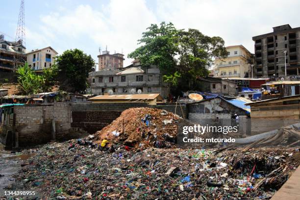 downtown freetown, waterfront on kroo bay - sierra leone - sierra leone stockfoto's en -beelden