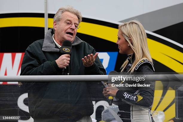 Jaclyn Roney 272 Television Personality Jerry Springer Photos & High Res Pictures ...