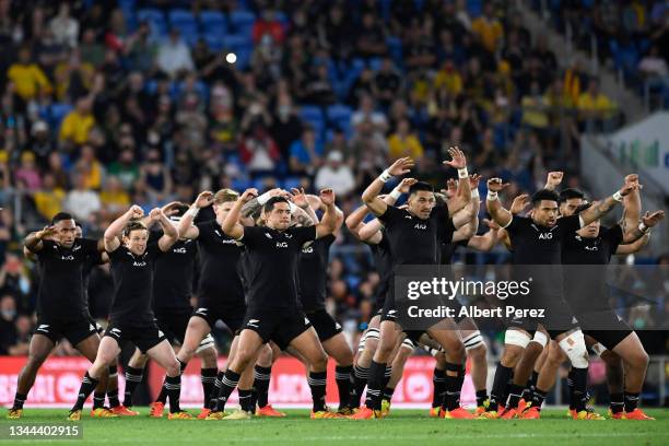 The All Blacks perform the Haka during The Rugby Championship match between the South Africa Springboks and Argentina Pumas at Cbus Super Stadium on...