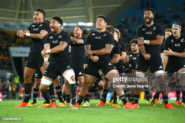 New Zealand performs the Hakka during The Rugby Championship match between the South Africa Springboks and New Zealand All Blacks at Cbus Super...