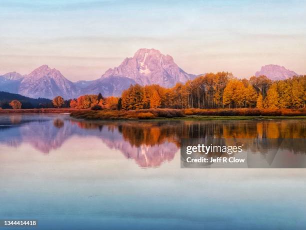 alpenglow at oxbow bend at dawn - alpenglow stock-fotos und bilder