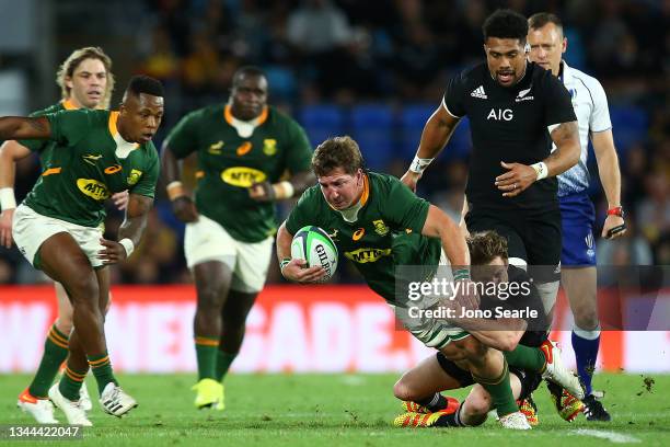 Kwagga Smith of the Springboks is tackled during The Rugby Championship match between the South Africa Springboks and New Zealand All Blacks at Cbus...