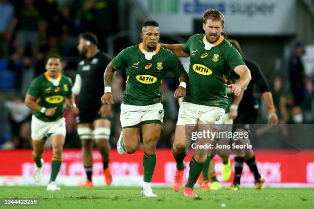 Elton Jantjies of the Spingboks kicks a field goal during The Rugby Championship match between the South Africa Springboks and New Zealand All Blacks...