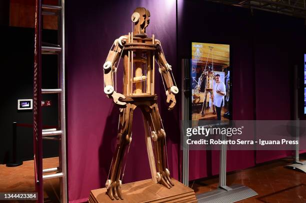 The medieval android model realised through the studies o the italian rinacimental artist Leonardo Da Vinci draws insert in the exhibition "Real Body...