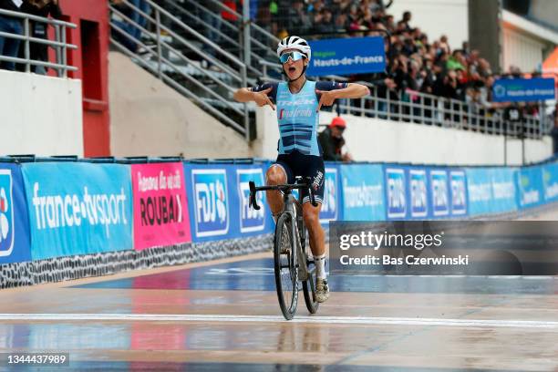 Elisabeth Deignan-Armitstead of United Kingdom and Team Trek - Segafredo celebrates winning in the Roubaix Velodrome - Vélodrome André Pétrieux...