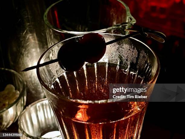 classic prohibition manhattan or negroni cocktail - lille cafe stock pictures, royalty-free photos & images