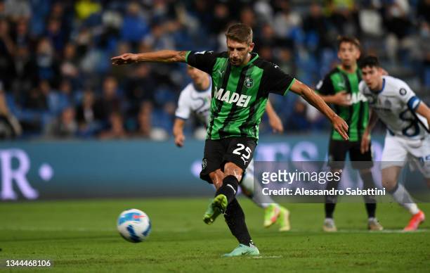 Domenico Berardi of US Sassuolo scores their team's first goal from the penalty spot during the Serie A match between US Sassuolo v FC Internazionale...