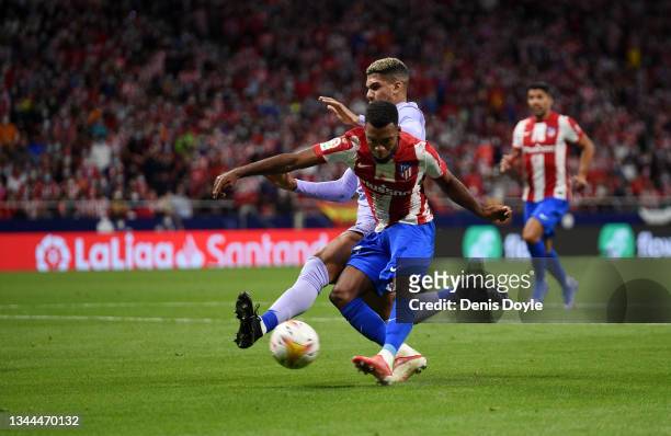 Thomas Lemar of Atletico Madrid scores their team's first goal during the La Liga Santander match between Club Atletico de Madrid and FC Barcelona at...